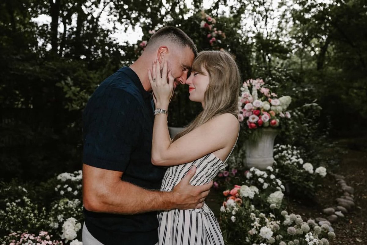theTSupdates's tweet photo. BEAUTIFUL! 🌼

Flowers from Taylor Swift and Travis Kelce’s wedding tables. https://t.co/AcA3L1i8A5
