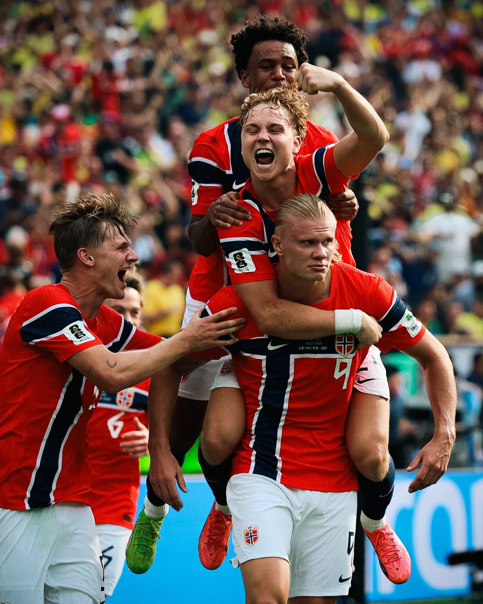 JulianCaperaB's tweet photo. 🚨🇳🇴 GOLPAZO VIKINGO: Haaland  y Nylan meten a Noruega en cuartos de final…

🇧🇷 Brasil y un fracaso más a la lista

👇👇👇👇👇👇👇

https://t.co/a2dnPmD58A https://t.co/DlJmzNyNGW