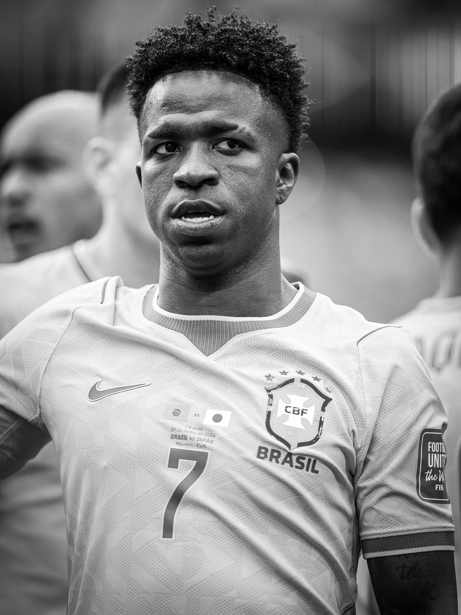 greg_rm7's tweet photo. Nos damos cuenta de la grandeza de el señor Vinicius JR cuando se le critica más a el que al propio Bruno Guimaraes que fallo el penalti. Increíble. https://t.co/tGOLbKF7jc
