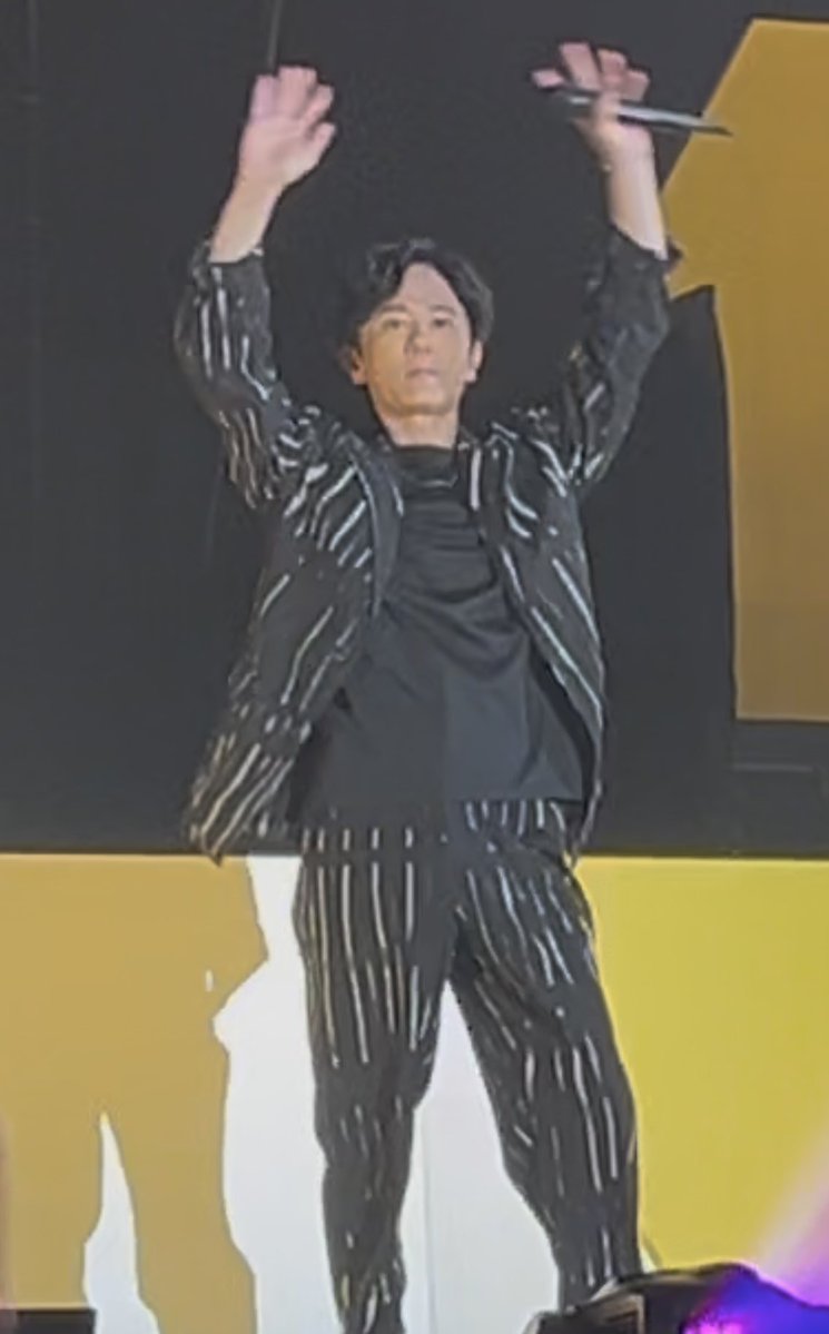 shi_nyan244's tweet photo. 福岡ファンミ
2日目昼公演

お見送りビジュアル担当吾郎さん🩷

前、吾郎さんに 『黒猫だったしぃにゃんさん覚えてますよ』ってぷっくりニュースの時に言って貰えてすごく嬉しかったって想いを何とか伝えたかった🩷が 叶わず😂😂😂 そもそも目が合わなかった〜w

#NAKAMAtoMEETING_vol5 
#稲垣吾郎 https://t.co/OIIxPqZiRB