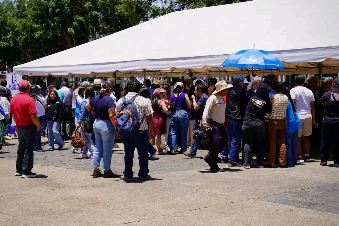 Herman5818Pb's tweet photo. 🚨🚨 Atención Guatemaltecos 🚨🚨 
Hasta Q500 Quetzales  les pagaron a las personas que asistieron a firmar el día de ayer para poder reformar la constitución y así Cooptar e instaurar una dictadura Judicial estos Malandros zurdos. Poder Ciudadano realizó la convocatoria,  El dinero de los fondos los proveen El gobierno de Bernardo Arévalo y el señor del Pollo