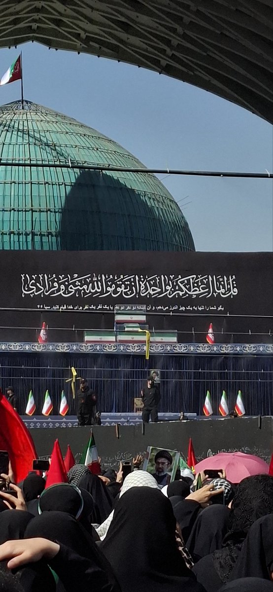 rezafaride's tweet photo. ای ساکن بهشت حال واحوالت آنجا چگونه است؟🖤
(آخرین دیدار در تهران۱۴ تیرماه)
#حی_علی_التهران https://t.co/mpbQyMExV5