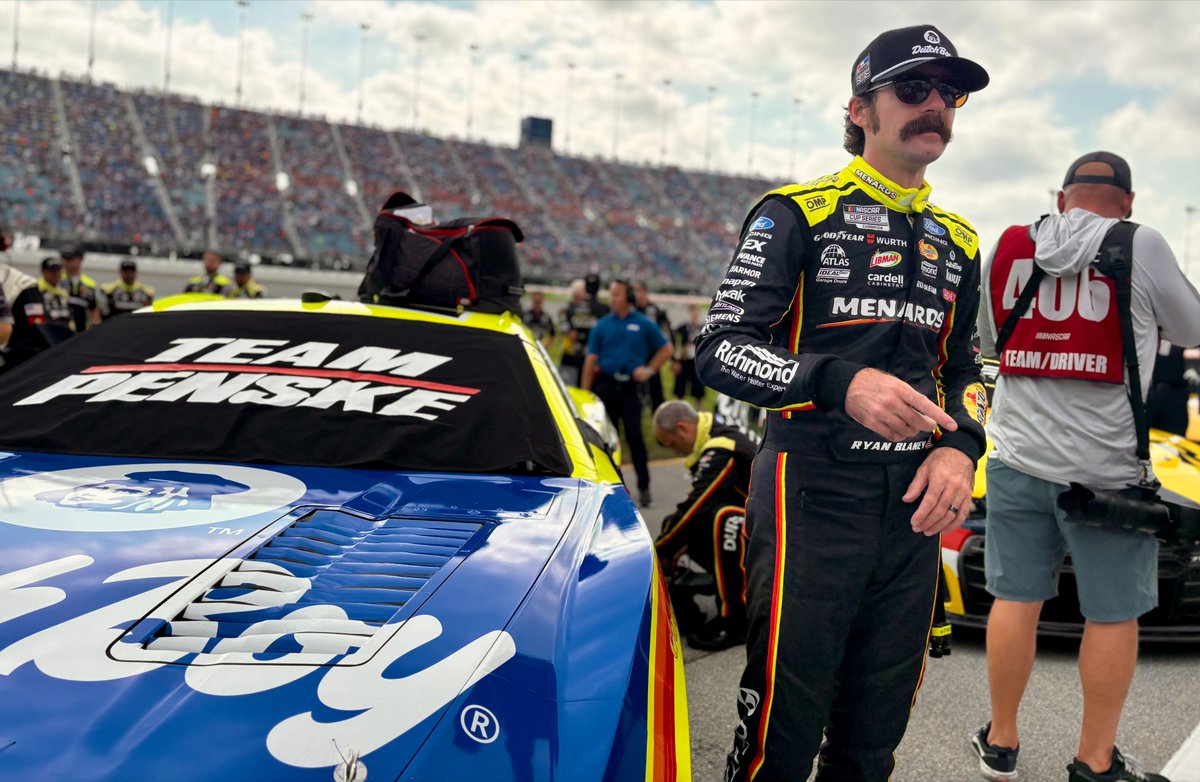 zack_albert's tweet photo. Grid shots, @ChicagolndSpdwy. (1/2)

#NASCAR https://t.co/MMNsyx1mOs