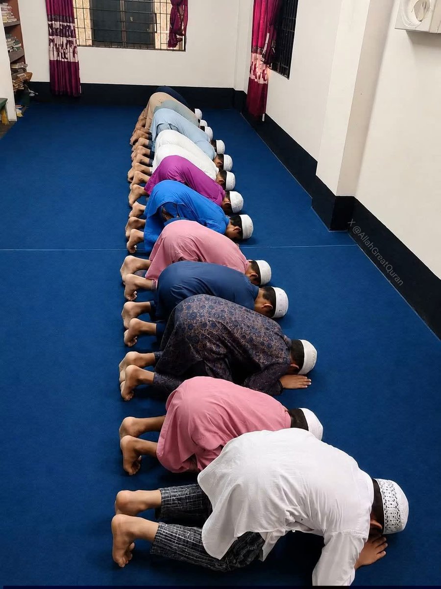 AllahGreatQuran's tweet photo. Allah loves the most when His servant humbly falls into Sujood before Him. ♥️ https://t.co/NBxEmuxhef