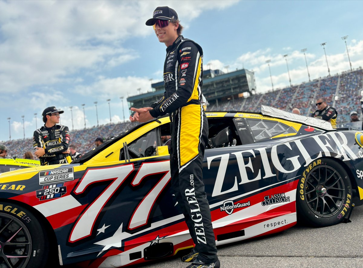 zack_albert's tweet photo. Grid shots, @ChicagolndSpdwy. (2/2)

#NASCAR https://t.co/sxk6rVpNWa
