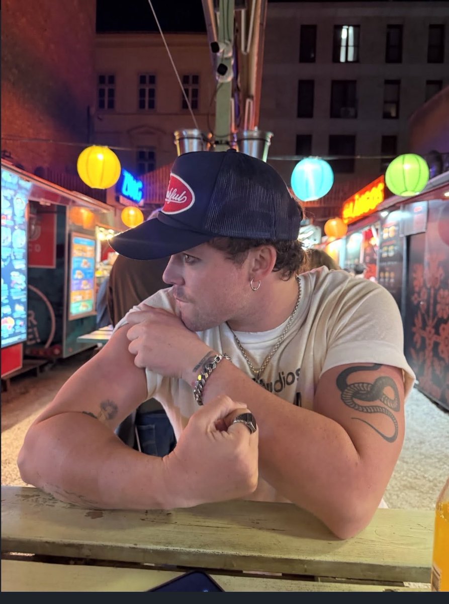 angelinth3d4rk's tweet photo. A random duo I just made up https://t.co/sDXwD9BJRz