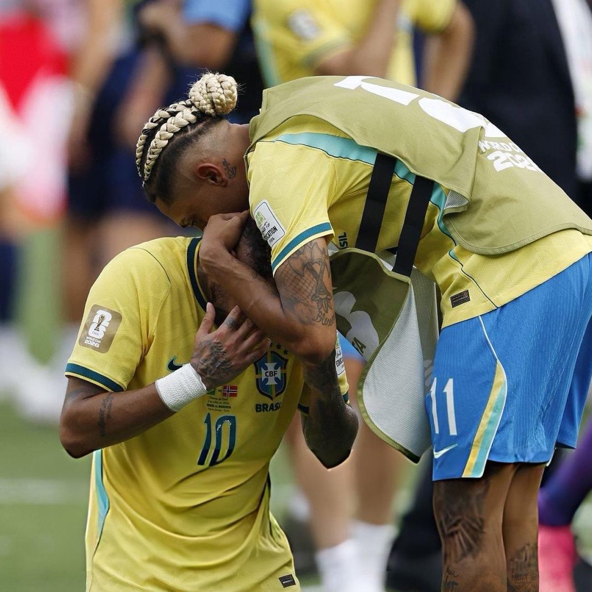 gxldeadam's tweet photo. Júntate con alguien tan leal como lo es Raphinha con Neymar. https://t.co/iBSooY05YA