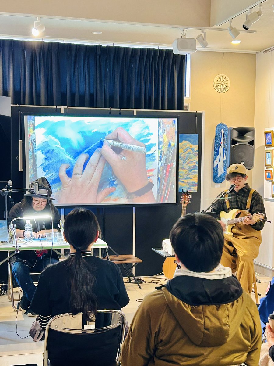contrail_mk's tweet photo. 【AOTOE通信vol.3】

🎨LIVEドローイングとは？ 音楽や拍手、会場の熱気を受け、その場で描き上げる一度きりのアートパフォーマンス。AOTOE LIVEでは弾き語りコンサートの世界観に呼応しながら、その瞬間だけの一枚が完成します。 音と絵が響き合う、ライブならではの感動をぜひ会場で。

#aotoe https://t.co/eUTxddl99O
