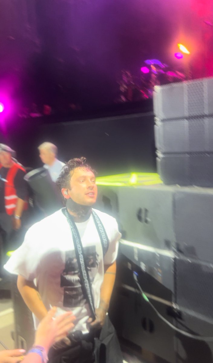 SELFTITLEDIDFP's tweet photo. werchter <3 last pilots show for now 🥹❤️ https://t.co/xkaDFiaXlJ