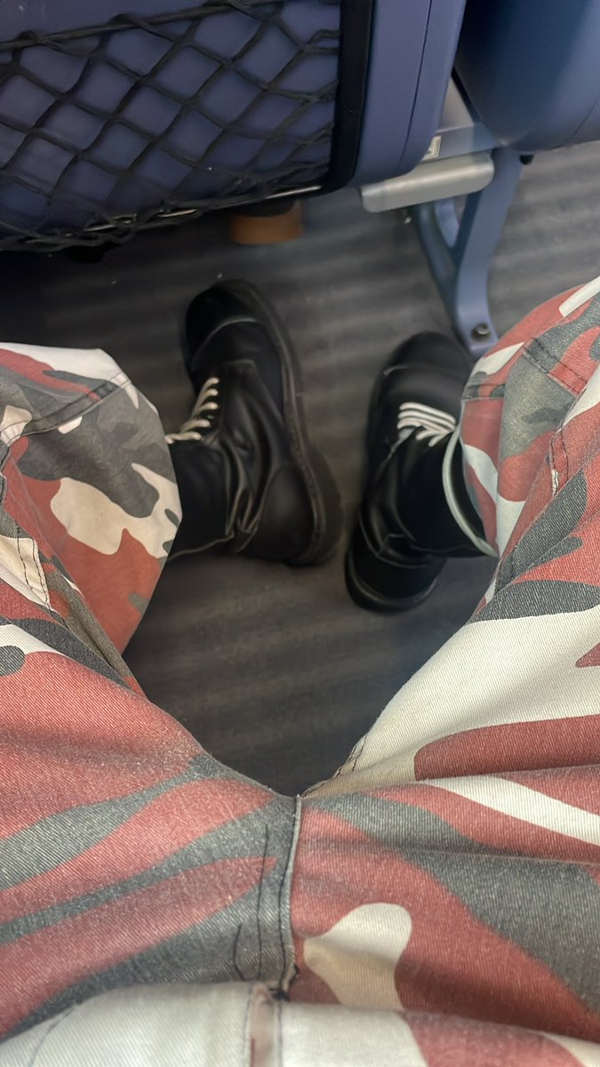 ChristSneaker's tweet photo. Gerne mal gear outdoor 😈🤤🥵👅😜😍😍 https://t.co/BEeCrfju2b