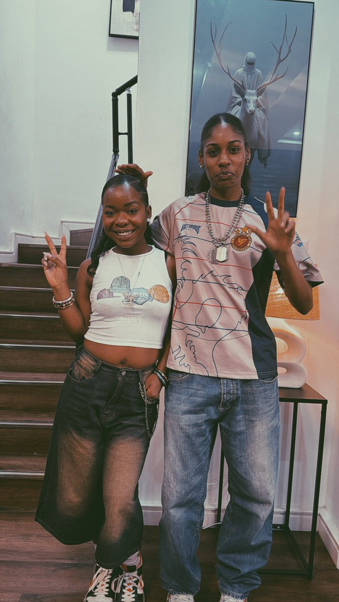 chammah_'s tweet photo. Chammah x Ug Queen https://t.co/99LvymO9sE