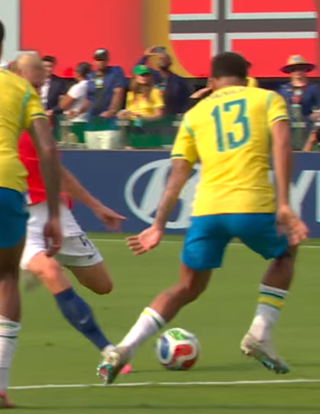 ArmandoFre87350's tweet photo. @CazeTVOficial Quem deixou cruzar no 1o Gol da Noruega?
Quem deixou chutar no 2o Gol da Noruega?
Acha mesmo que 13 não iria fazer 💩? https://t.co/reAl0flkzH