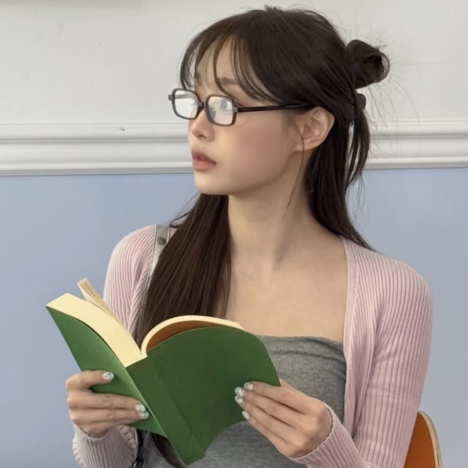 gfbraind's tweet photo. 📚🎀 —— well read. 𓏲ּ𝄢 https://t.co/Q0qOuKzjI6