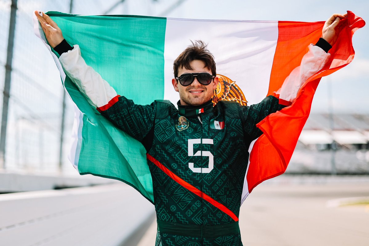 ArrowMcLaren's tweet photo. Now onto this Mexico game tonight…

Already brought home one W. 👀🇲🇽 https://t.co/26hI0jVz8u