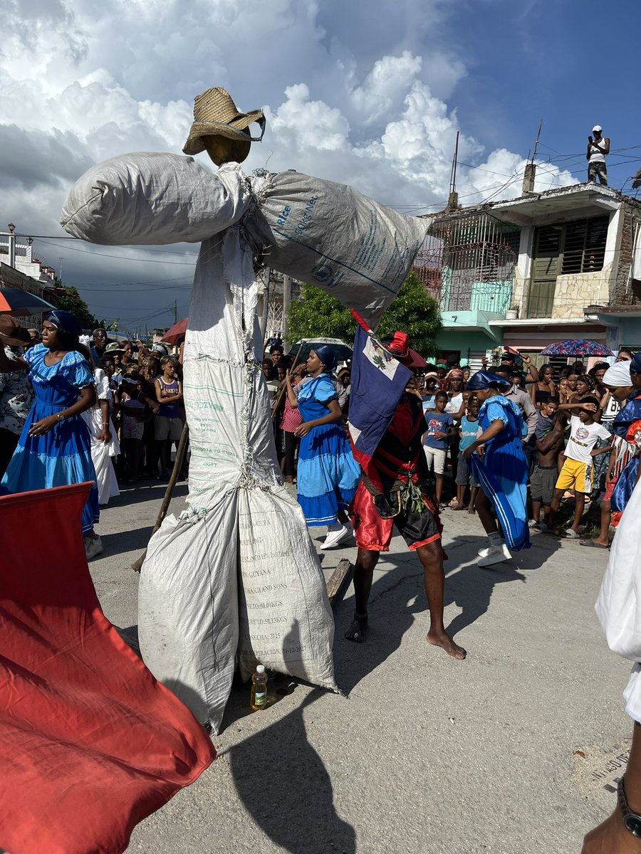 lorente_pavia's tweet photo. La tradicional Quema del Diablo en el Festival del Caribe 2026 volvió a regalar uno de sus momentos más simbólicos y esperados. #FestivaldelCaribe #SantiagoDeCuba https://t.co/ArDKEsqPfR