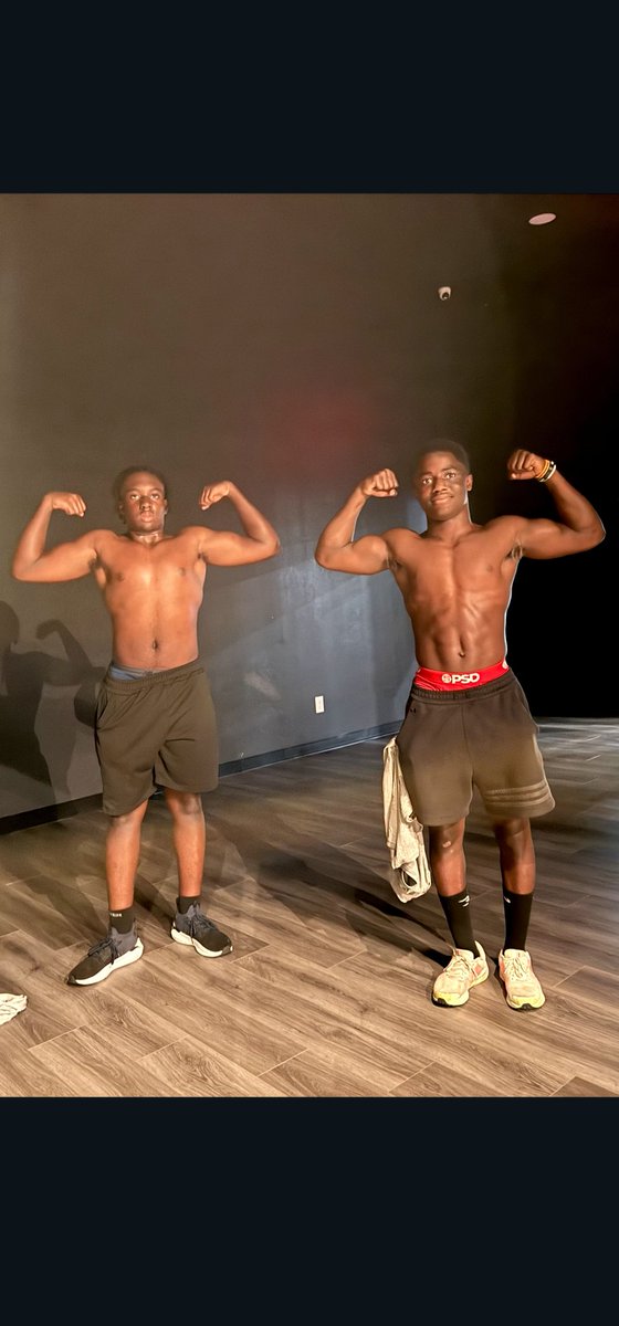 HooksMarquez's tweet photo. Freshman year loading 
It's time to earn everything 🏈💯
#lockedIn #GOJAGS 
@CJPhil56
@westmoorejagsfb https://t.co/BRf4oXXnRv