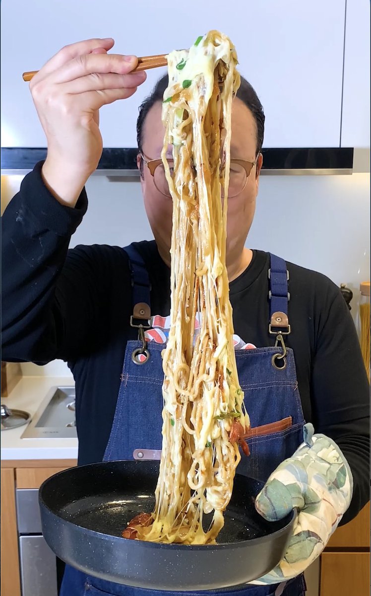 HungrrryTeddy's tweet photo. I Made the Cheesiest Noodles from Whatever I Had
https://t.co/WNZLdlzD6L
Miso paste pairs beautifully with noodles, and so does cheese. That got me thinking, what if I combined them as the key ingredients?

#food #cooking #recipe #noodlesrecipe #noodles #cheese https://t.co/jme3isB4y5