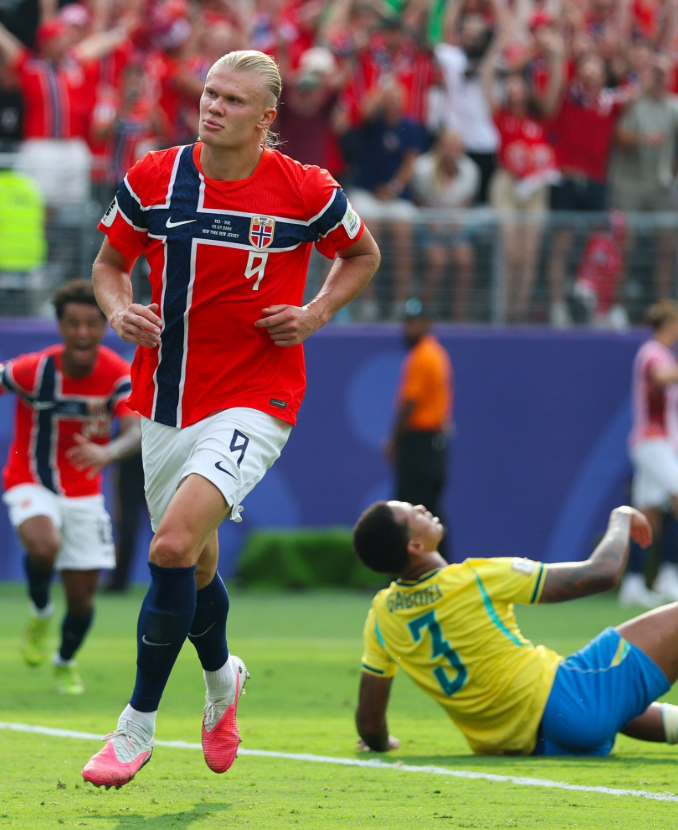 SD_LeftHander's tweet photo. This picture describes the match between Norway and Brazil

Haaland https://t.co/iBrByJrbDt