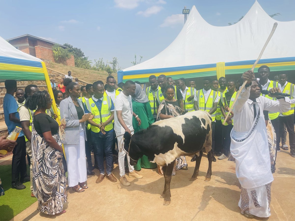 ualexia4's tweet photo. #kwibohora 32 @Kgl_Yvolunteers  ku isonga ! https://t.co/2fwbA9ih4c