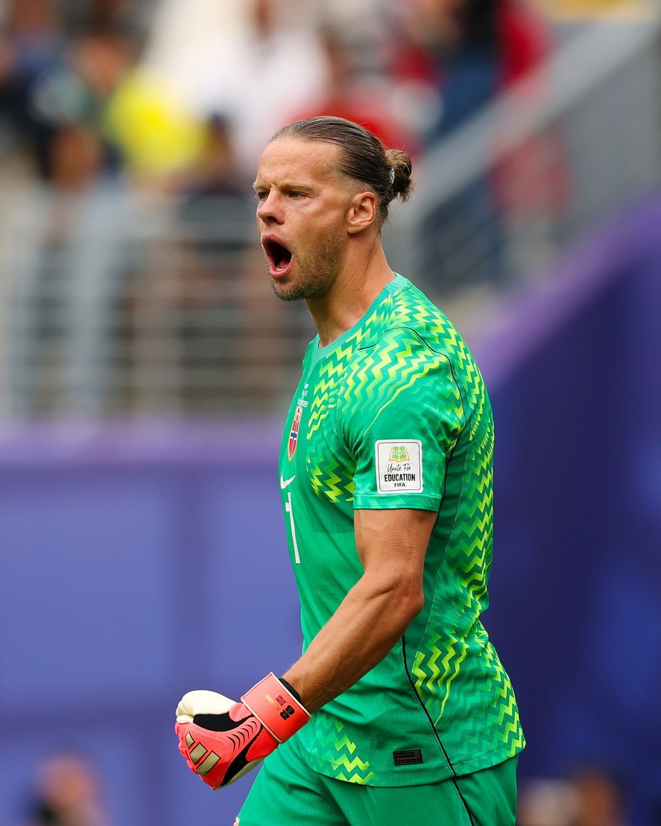 David_Ornside's tweet photo. 🚨🗣 Erling Haaland can't stop praising Nyland (Norway goalkeeper):

"For me, he's my man of the match even though I scored the goals, He [Nyland] Prevented so many goals that would have probably send us back home"

"He's the reason why we're going to be playing the Quarter final for the first time in our history, much respect to him"