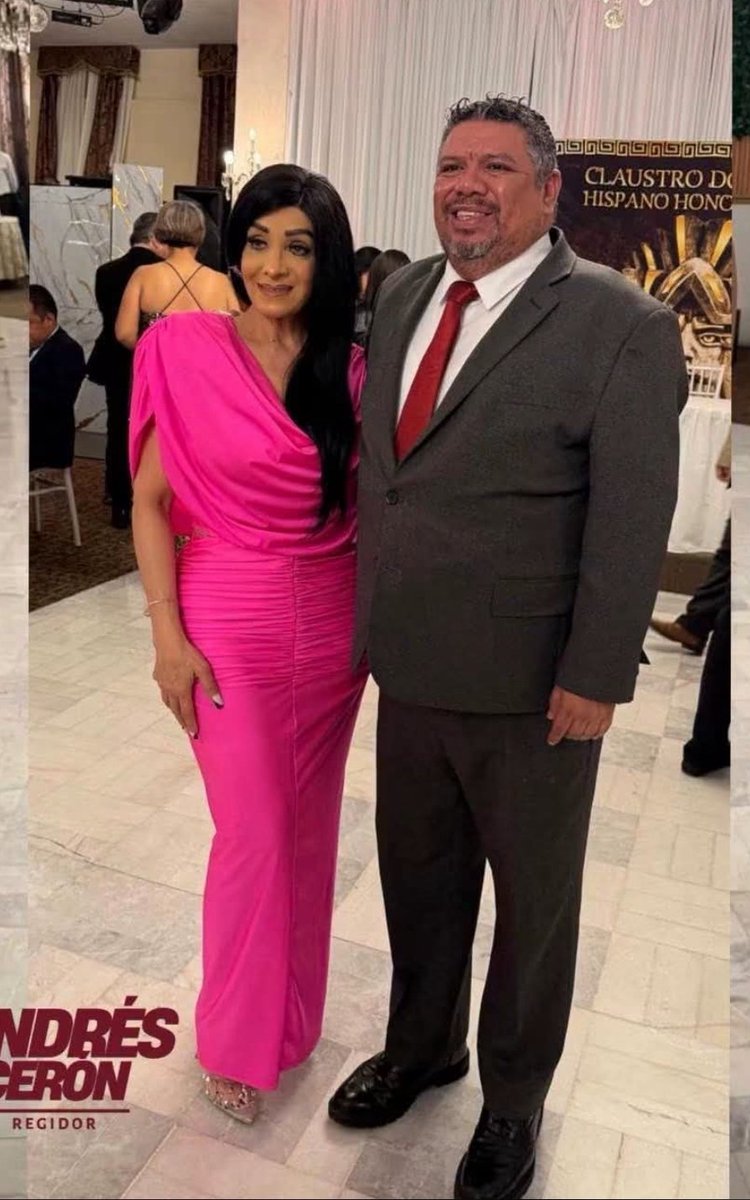 Palillo191's tweet photo. Duelo de inútiles, parásitos y buenos para nada estos hijos del #OrejasDeMilanesa, ¿quien saldrá victorioso en este duelo de pranganas?
Vota 🤣🤣🤣🤣
La #LadyPachangas @IselaSanchezS VS el #Cerdón @AndresCeronPue,
🔁 Cerdón
❤️ LadyPachangas https://t.co/kAe2z2YOAi