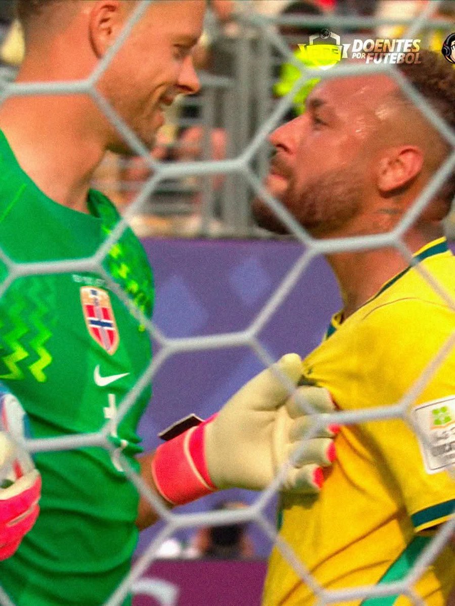 peterjordan's tweet photo. Isso aqui foi o cúmulo do jogo de hoje. 

Brasil precisando empatar e o Neymar mais preocupado em provocar o Goleiro do que levar a bola pro meio do campo. https://t.co/N5GarnUdDx