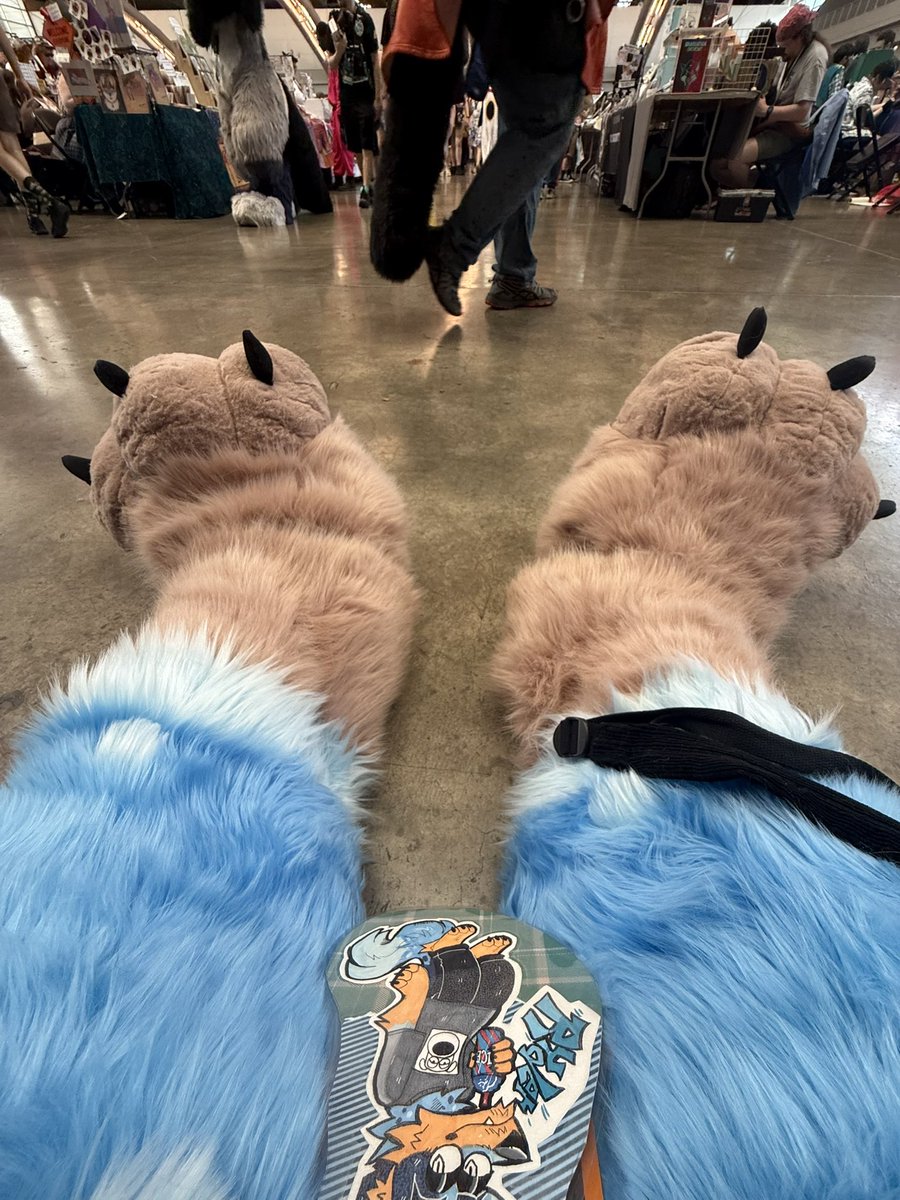 BonkHeeler's tweet photo. picture drop

#furry #fursona #anthrocon #heeler #fursuit https://t.co/dIZdcqGt3L