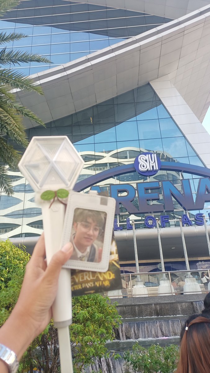 pebeexo's tweet photo. next time sa loob na 

#EXhOrizoninManila
#EXO @weareoneEXO https://t.co/qstJivUKIU