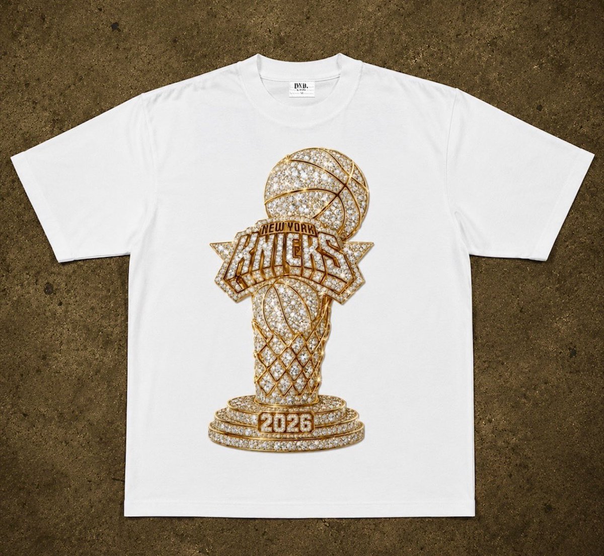 FERRISDND's tweet photo. FINAL DROP. BLING BLING.

ONLY 100 AVAILABLE.

NEW YORK KNICKS CHAMPIONSHIP TROPHY BOOTLEG TEE. 

DIRECT TO GARMENT. DOUBLE PRINTED.

NO CHEAP STUFF. 10 OZ TEES! SHAKA

SHIPS IN 7-10 DAYS.

https://t.co/ATNkUIPcDr https://t.co/OVUhgbFMtP