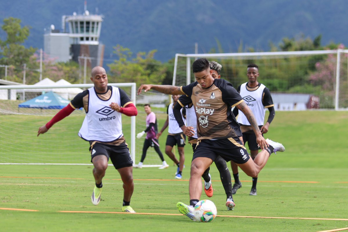 cdtolima's tweet photo. Continúa nuestra pretemporada, dentro de las actividades tendremos los siguientes partidos de preparación.

-Miércoles 8 de Julio frente a Bogota FC, 11:00 AM

 - Sábado 11 de Julio frente a Fortaleza FC, 9:00 AM
 
- Viernes 17 de Julio frente a Deportivo Pereira, 3:00 PM

Todos los encuentros se llevarán a cabo en la sede San Gabriel. 

VAMOS TRIBU 🔥🏹