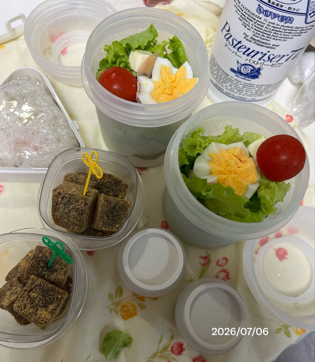 chi8ee23's tweet photo. #お弁当記録

2026.7.6㊊☂️
1376回目のお弁当

肌寒い朝
1週間、また
ガンバロウ💪

#長女のお弁当
#次女のお弁当
#ちえりのお弁当
#サラダ弁当 https://t.co/q4P2JwS6yX