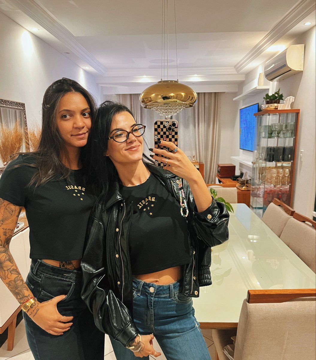 __brendox's tweet photo. pelo menos servimos looks e beleza #sapatao #lgbt #gay e lindas pra caralho https://t.co/SftPddnvcp
