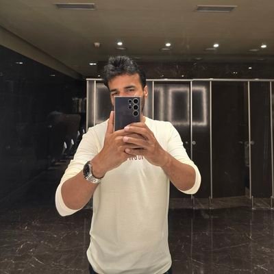Batmann0024's tweet photo. @WhateverVishal Mirror selfie lene wala meeethaa 😂 https://t.co/mIORjyfZBP