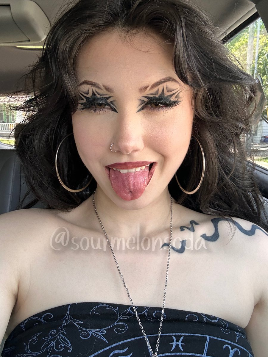 SourMelonSoda's tweet photo. Loved doing this makeup look I felt like such a Rockstar ⭐️ I've been wanting to try new looks if you have any inspo leave it down below! https://t.co/7sCWNXOr51