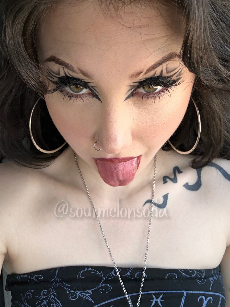 SourMelonSoda's tweet photo. Loved doing this makeup look I felt like such a Rockstar ⭐️ I've been wanting to try new looks if you have any inspo leave it down below! https://t.co/7sCWNXOr51