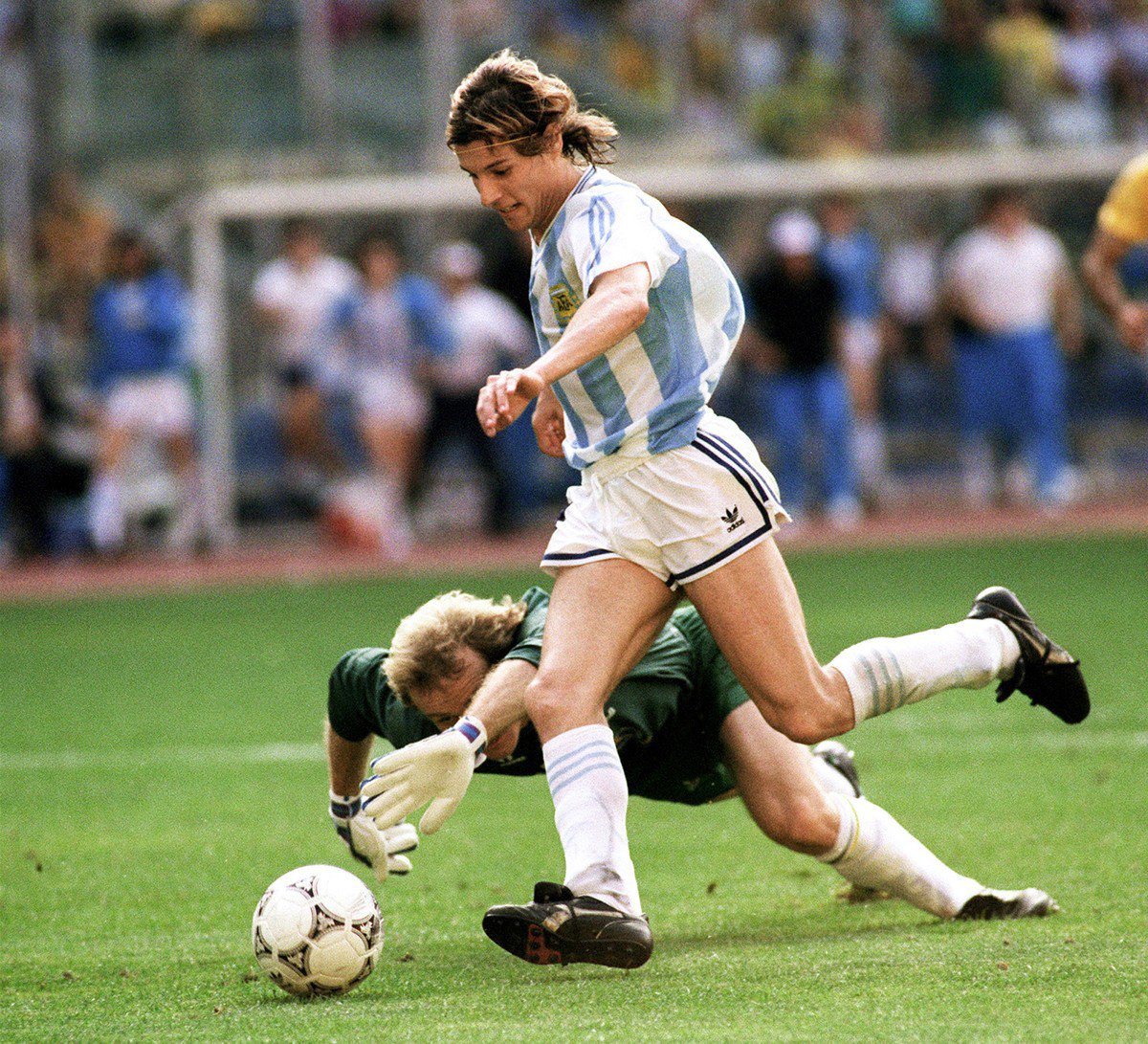 enunabaldosa's tweet photo. Un delantero rubio dejando afuera a Brasil en octavos de final. https://t.co/6L11DFSwJq