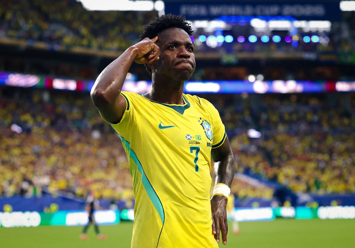 Kaliel_Dorneles's tweet photo. O “craque” Vinicius Júnior, leão contra a grande seleção do Haiti e da Escócia, mais uma vez desapareceu na decisão.

Extremamente superestimado. Não decide nada na seleção brasileira e pipocou ao não bater o pênalti.

Vinícius Junior como protagonista? Fracasso está confirmado! https://t.co/UNRQ9msyVP