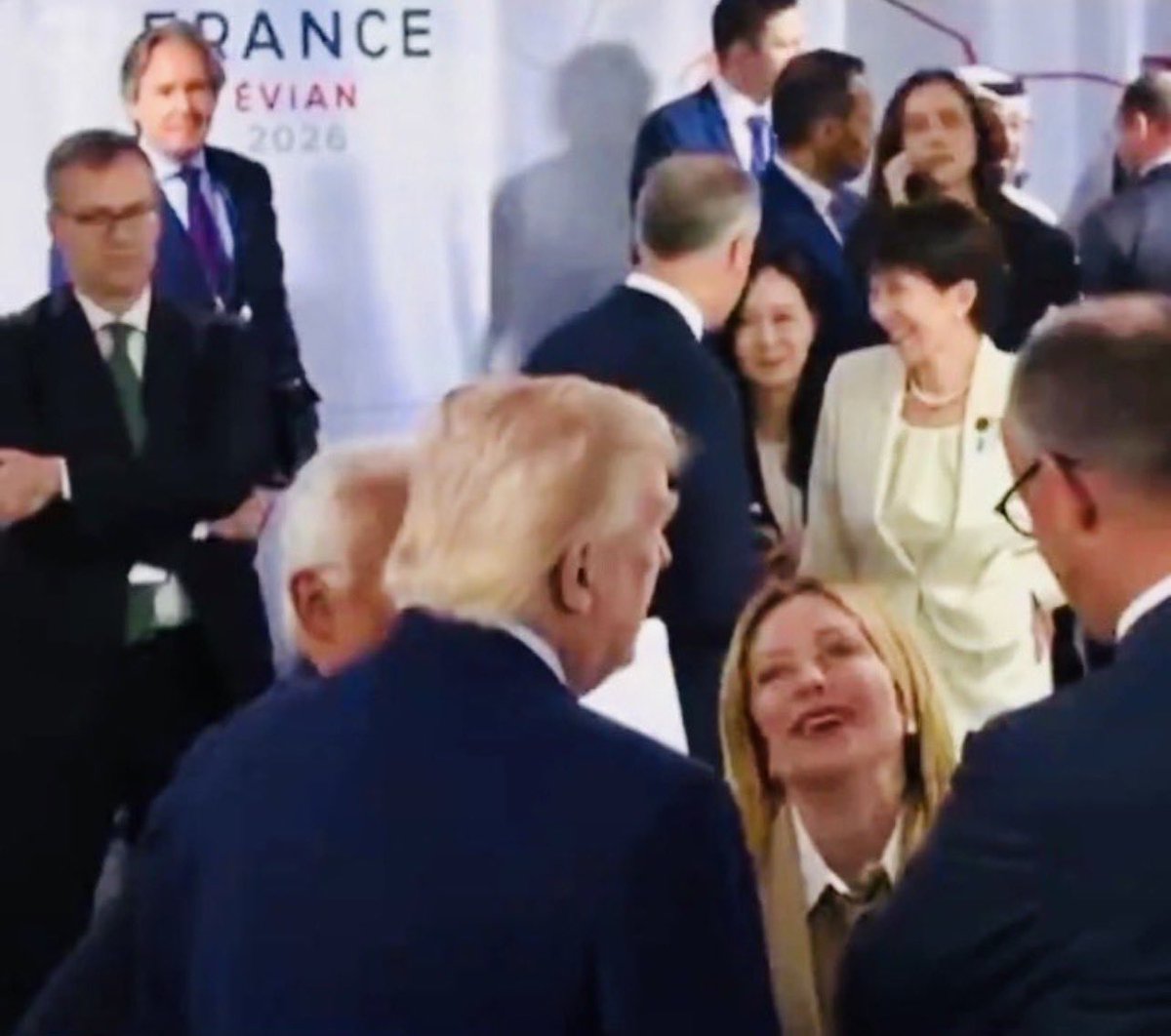 JKash000's tweet photo. Yes, restraining order needed!  

This photo is REAL. https://t.co/5VlQiKyz9F