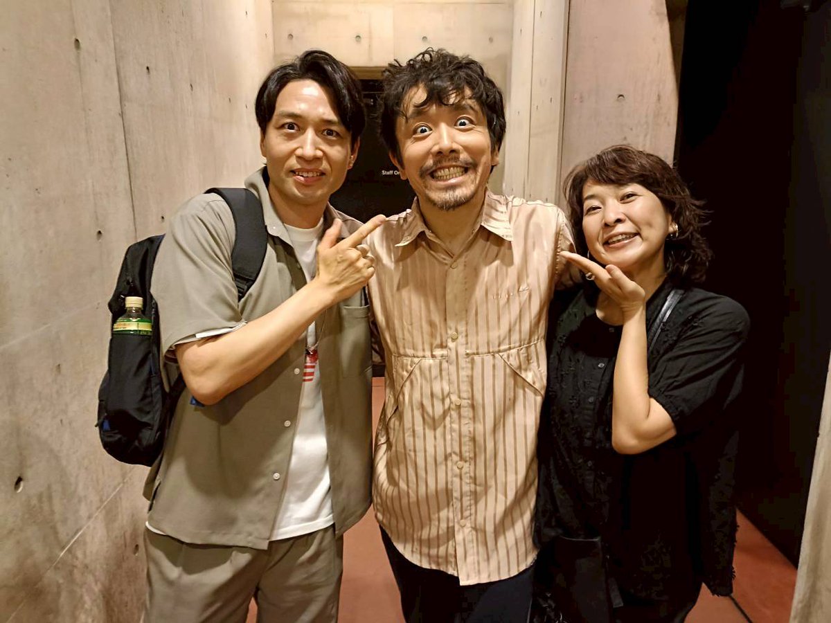 mryosuk's tweet photo. #ミュージカル嫌いの男

無事に大千秋楽のマクナマラ将軍
を下ろすことができました！！！！

間違えた！！大千秋楽の「幕」を下ろすことができました✨✨🎉
観ていない方には分からない登場人物の名前で失礼します😝

本当に連日沢山のお客様に足をお運びいただき、笑い声に拍手に、大千秋楽はスタンディングオベーションまでいただき、本当に幸せな毎日でした！！！！
あぁ、終わってしまったなぁ〜っ！！！！寂しいっっ！！！！

お稽古開始からまだ1ヶ月経っていないなんて信じられないくらい濃密な時間でした🎵
パフォーマンスの前半はテンポを大切に、公演期間中も常に進化し続けるカンパニー、早替えだったり難しいことも共演者の皆様・スタッフの皆様に支えていただいて乗り越えられた公演でした✨🤩✨❤

またいつかこの作品に会えたらいいな。
改めて、応援してくださった皆様・ご来場くださった皆様、本当に出会ってくださってありがとうございましたっm(_ _)m✨✨✨✨

シュガーさんこと佐藤隆紀さん、上野聖太さん、家塚敦子さん、ユーリック武蔵くん、更にこれまでお仕事でご一緒した多くの方が駆けつけてくださって、こんな遼介が！とかやっぱりイッちゃってて最高！とか感想をいただけて最高に嬉しかったです😆🌟🌟🌟🌟