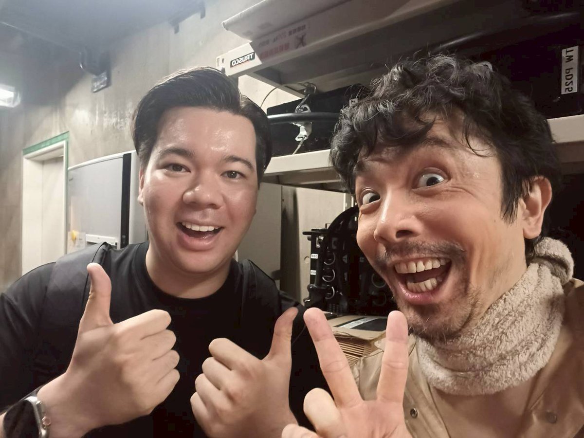 mryosuk's tweet photo. #ミュージカル嫌いの男

無事に大千秋楽のマクナマラ将軍
を下ろすことができました！！！！

間違えた！！大千秋楽の「幕」を下ろすことができました✨✨🎉
観ていない方には分からない登場人物の名前で失礼します😝

本当に連日沢山のお客様に足をお運びいただき、笑い声に拍手に、大千秋楽はスタンディングオベーションまでいただき、本当に幸せな毎日でした！！！！
あぁ、終わってしまったなぁ〜っ！！！！寂しいっっ！！！！

お稽古開始からまだ1ヶ月経っていないなんて信じられないくらい濃密な時間でした🎵
パフォーマンスの前半はテンポを大切に、公演期間中も常に進化し続けるカンパニー、早替えだったり難しいことも共演者の皆様・スタッフの皆様に支えていただいて乗り越えられた公演でした✨🤩✨❤

またいつかこの作品に会えたらいいな。
改めて、応援してくださった皆様・ご来場くださった皆様、本当に出会ってくださってありがとうございましたっm(_ _)m✨✨✨✨

シュガーさんこと佐藤隆紀さん、上野聖太さん、家塚敦子さん、ユーリック武蔵くん、更にこれまでお仕事でご一緒した多くの方が駆けつけてくださって、こんな遼介が！とかやっぱりイッちゃってて最高！とか感想をいただけて最高に嬉しかったです😆🌟🌟🌟🌟