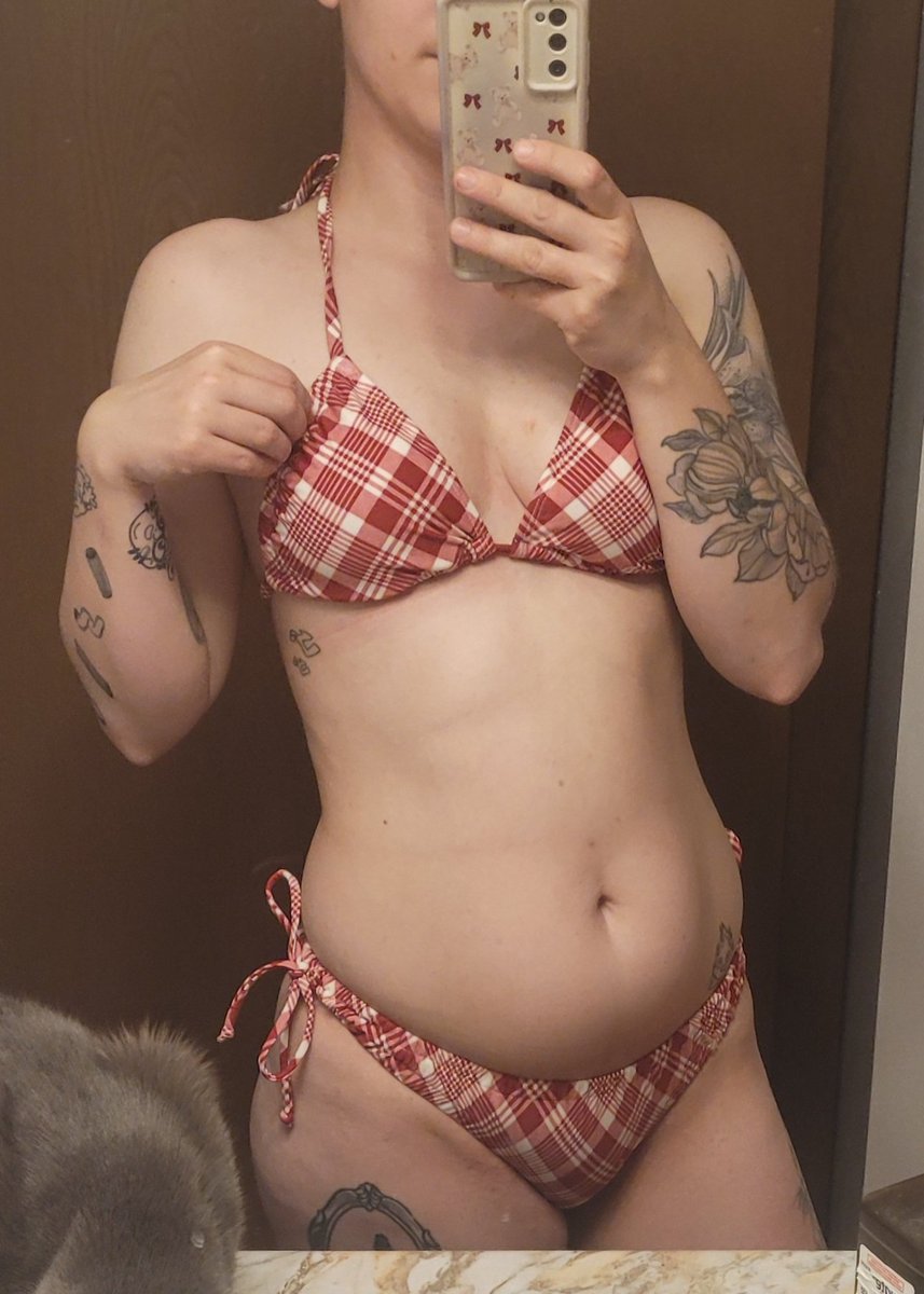 LisButSlippery's tweet photo. New bikini for my vacation the end of the month https://t.co/oB4RsICTSj