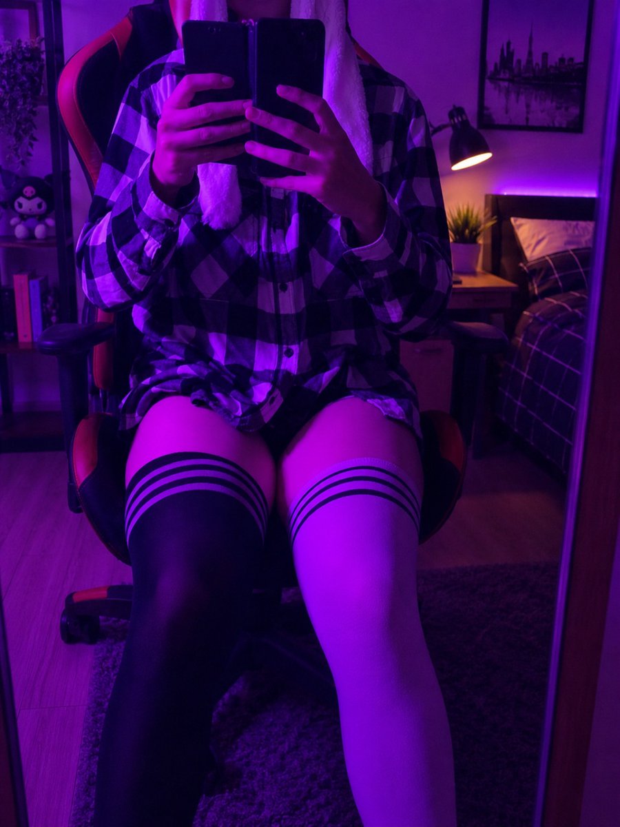 Sarah_furry90's tweet photo. ✨ "Purple lights, peaceful nights." https://t.co/ABOlTTqhPg