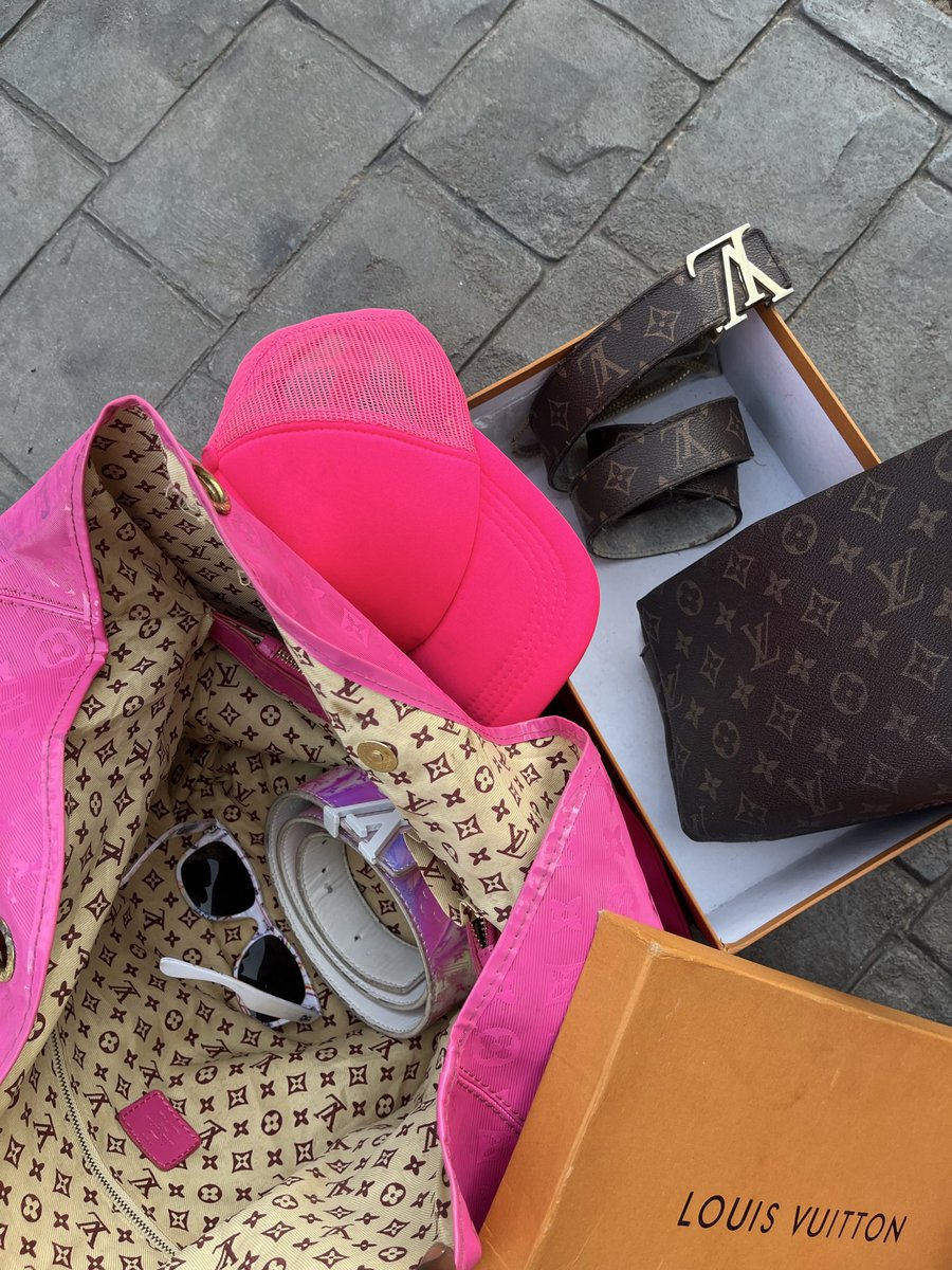 BoiArow's tweet photo. Pink isn’t soft. My presence isn’t either. 🌸🖤 https://t.co/tW9OEfTtFk