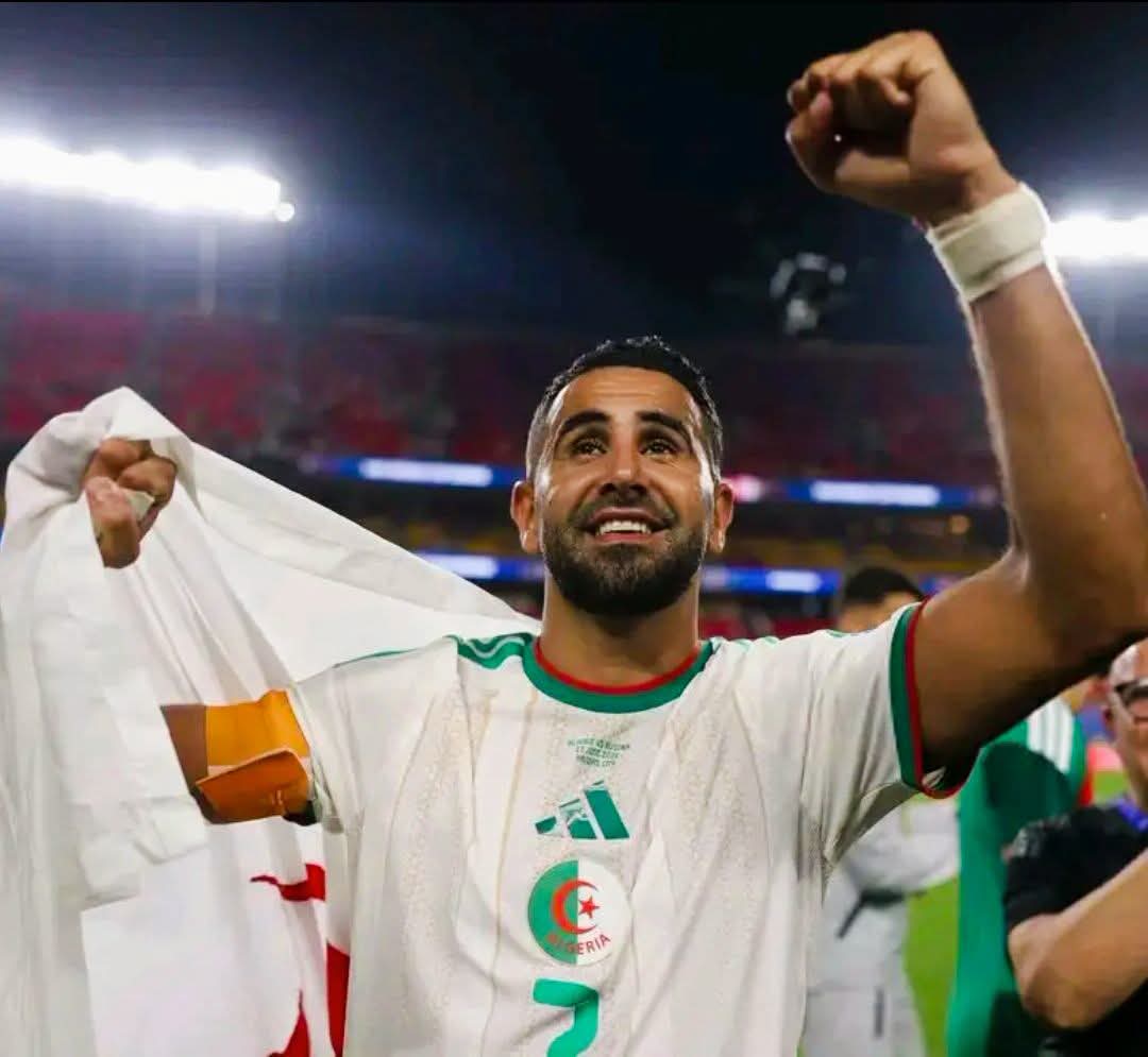 lah_siham's tweet photo. @Mahrez22 Merci @Mahrez22 tu resteras le leader de toute une génération. Tu ne mérites que le respect 👏💪💚❤️🤍 https://t.co/K4aacvTyPy