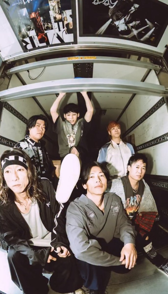 tym_313's tweet photo. UVERworldメジャーデビュー21周年おめでとうございます✨
あなたたちが創り上げてきた音楽、紡いできたメッセージの積み重ねが、今に繋がっているのだと思います☺️
これからもステージ上で" 人の本気の瞬間 "を見せ続けてください！！！ https://t.co/bnSUEHpDbF