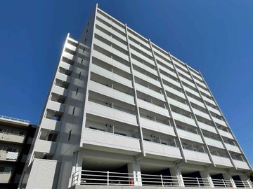 rec_shiga's tweet photo. ☆★レックおススメ物件☆★

【 feliciaうさぎ / 草津市野路東6丁目 】
間取り：1DK
礼金：家賃の1ヶ月分
敷金：家賃の1ヶ月分
家賃：5.9万円
共益費：5,500円
駐車料：7,700円

🌟バス・トイレ・洗面台3点セパレート♪ 
🌟日当たり良好！

詳細
https://t.co/orIadFLqGf

#賃貸館 #滋賀 #南草津 https://t.co/uEMwvS4H0i