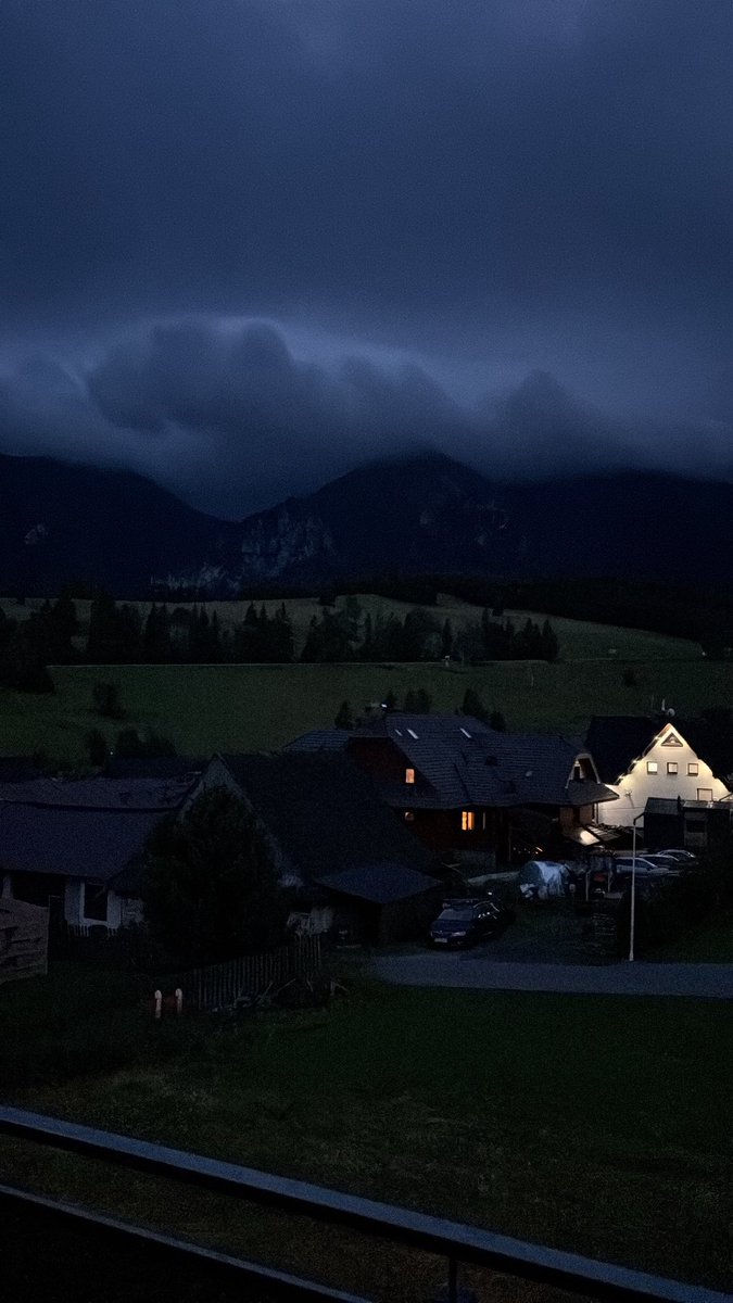 AGNwithnight's tweet photo. هُنا سلوفاكيا 🇸🇰 ✨ https://t.co/9KfHiNla7w