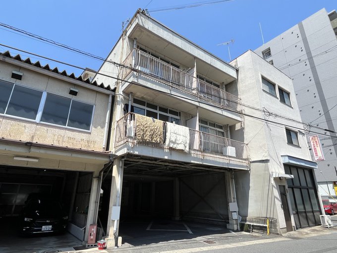 rec_shiga's tweet photo. ☆レック  おススメ物件☆

【ヤマモトハイツ/大津市浜大津3丁目】
家賃：3.9万円
共益費：家賃に込
礼金：ナシ 
敷金：ナシ

床張替、キッチン・洗面台・トイレ・エアコン新調！

詳細
https://t.co/VAkG9VvWQf

お問い合わせ
いい部屋ネット 瀬田駅前店 / TEL：077-526-6446

#滋賀 #賃貸 #浜大津 https://t.co/gVcnb5wXJx