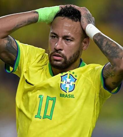 tedactu1's tweet photo. Le Brésil est éliminé dès les huitièmes de finale de la Coupe du monde, une première depuis 1990. Les hommes de Carlo Ancelotti se sont inclinés 2-1 face à la Norvège, portée par un doublé de l’inévitable Erling Haaland. Entré en cours de jeu, Neymar Jr a réduit l’écart sur penalty dans le temps additionnel.#TedActu