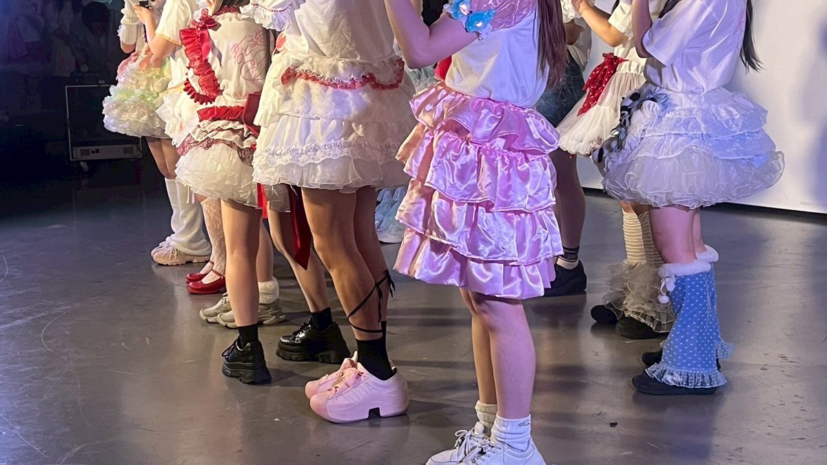 Beringei_idol's tweet photo. 【日時&amp;場所】
07/06(月) ←本日‼️
open:18:25 / start:18:30   @ CSLabo

【持ち物】
・ペンライト(貸し出しもあるよ〜)
・タオル←絶対忘れないで‼️
・うちわ等の応援グッズ
・TZUアイドルと夏を始める激アツな気持ち🔥

新メンバーお披露目のサマーライブどうぞお楽しみに🌻☀️

 #TZUアイドル活動中 https://t.co/SMmJnyNxxY